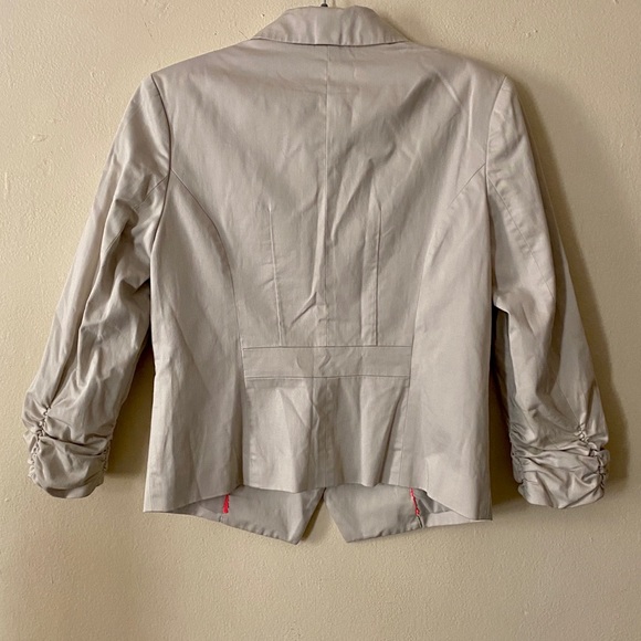 Express Ruched Cream Blazer - Picture 3 of 5